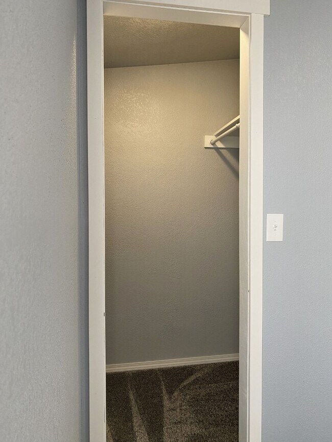 Building Photo - Freshly Updated in Dallesport