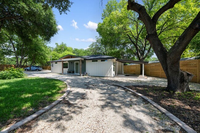 Building Photo - 9003 Capitol Dr