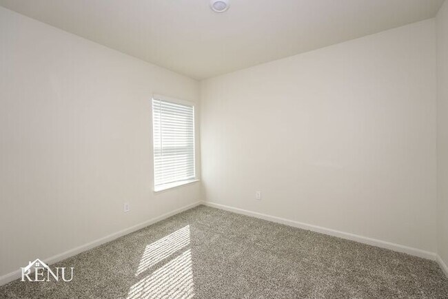 Building Photo - 111 Palomino Bnd Dr