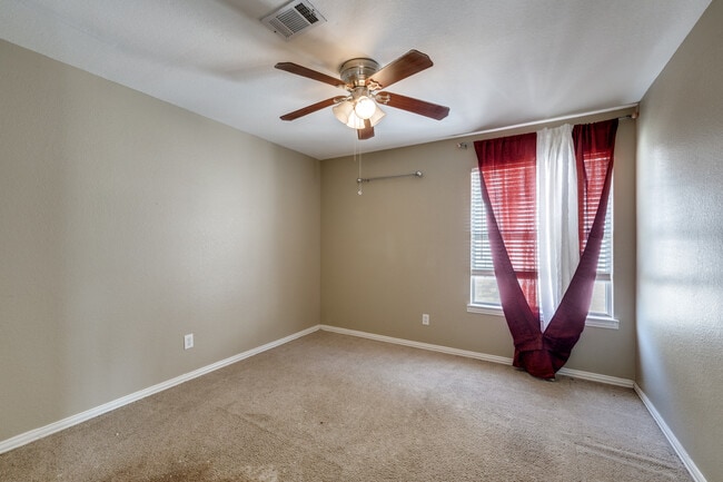 Building Photo - 2608 Garden Ridge Ln