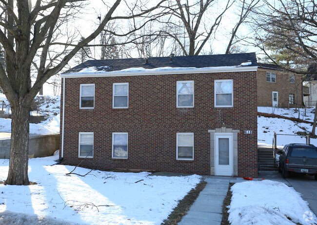 Primary Photo - 618-626 Bancroft St