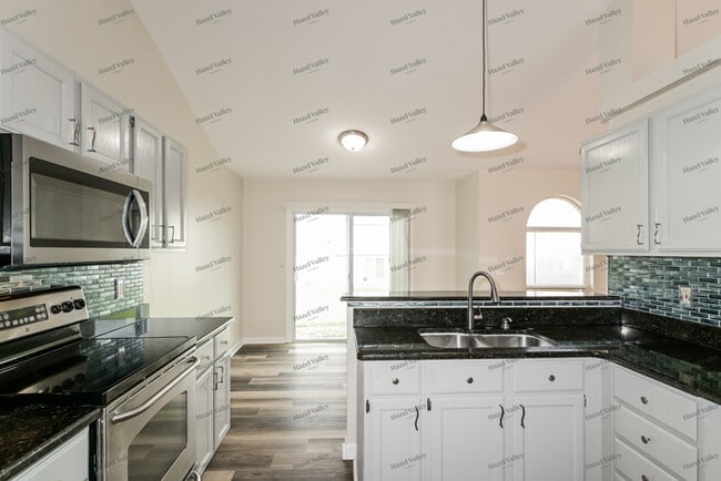 Building Photo - 2435 Bluejay Way Ct