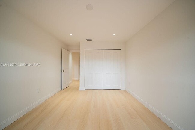 Building Photo - 1550 S Greenway Dr