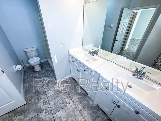 Building Photo - 702 Colville Pl