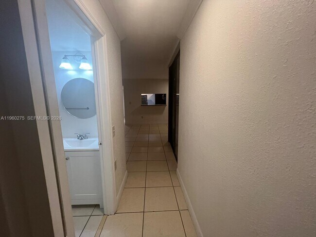 Building Photo - 3611 SW 117th Ave