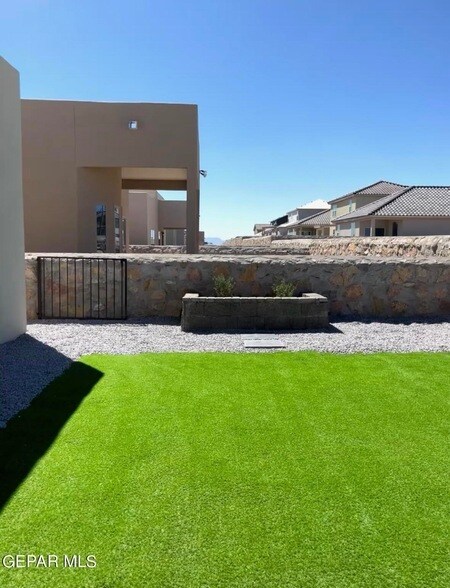 Building Photo - 617 Cedarwood Ave