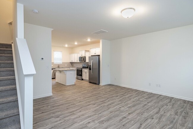 Building Photo - Charming 3-Bedroom End Unit Townhome Near Jack Alexander Blvd - APRIL MOVE IN SPECIAL