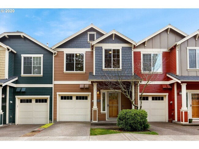 Building Photo - Bright Bull Mountain Townhome - Hardwoods, Granite, Private Patio, Garage, and more!