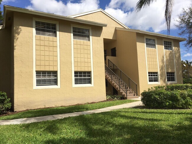 Building Photo - 660 Cypress Club Way
