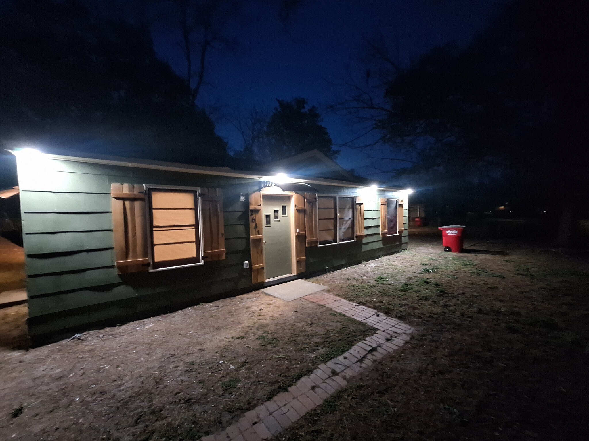 Building Photo - 2641 Leone Dr N