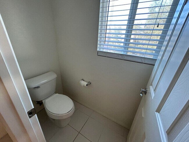 Building Photo - Great curb appeal