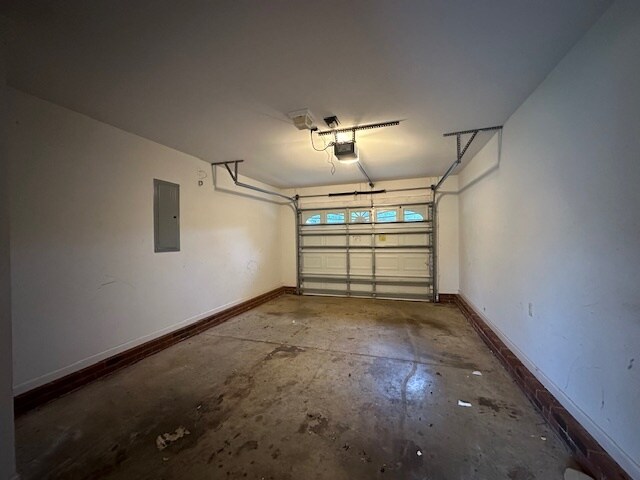 Building Photo - 5617 Sycamore Glen Rd