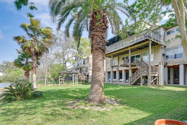 Building Photo - 18654 Martinique Dr