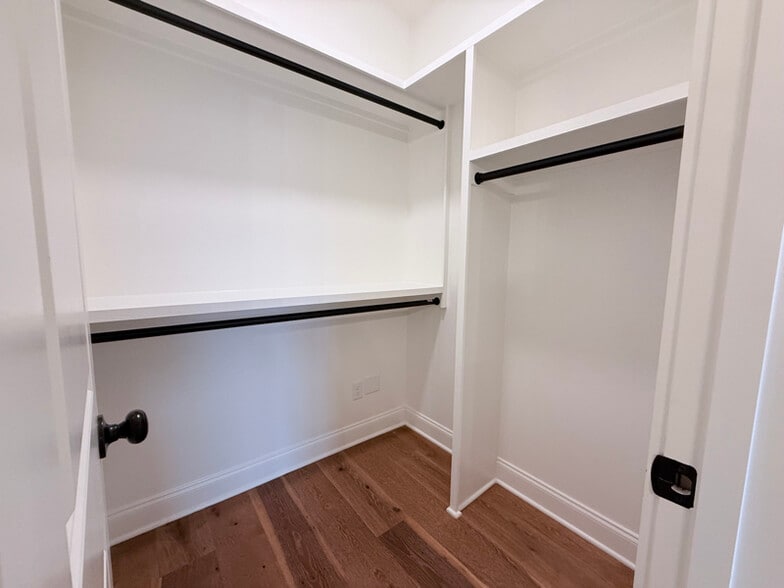 Building Photo - 731 Bolivar Dr