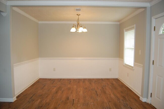 Building Photo - 111 Smallridge St