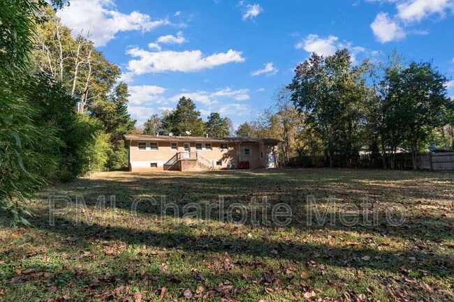 Building Photo - 10707 Walkers Ferry Rd