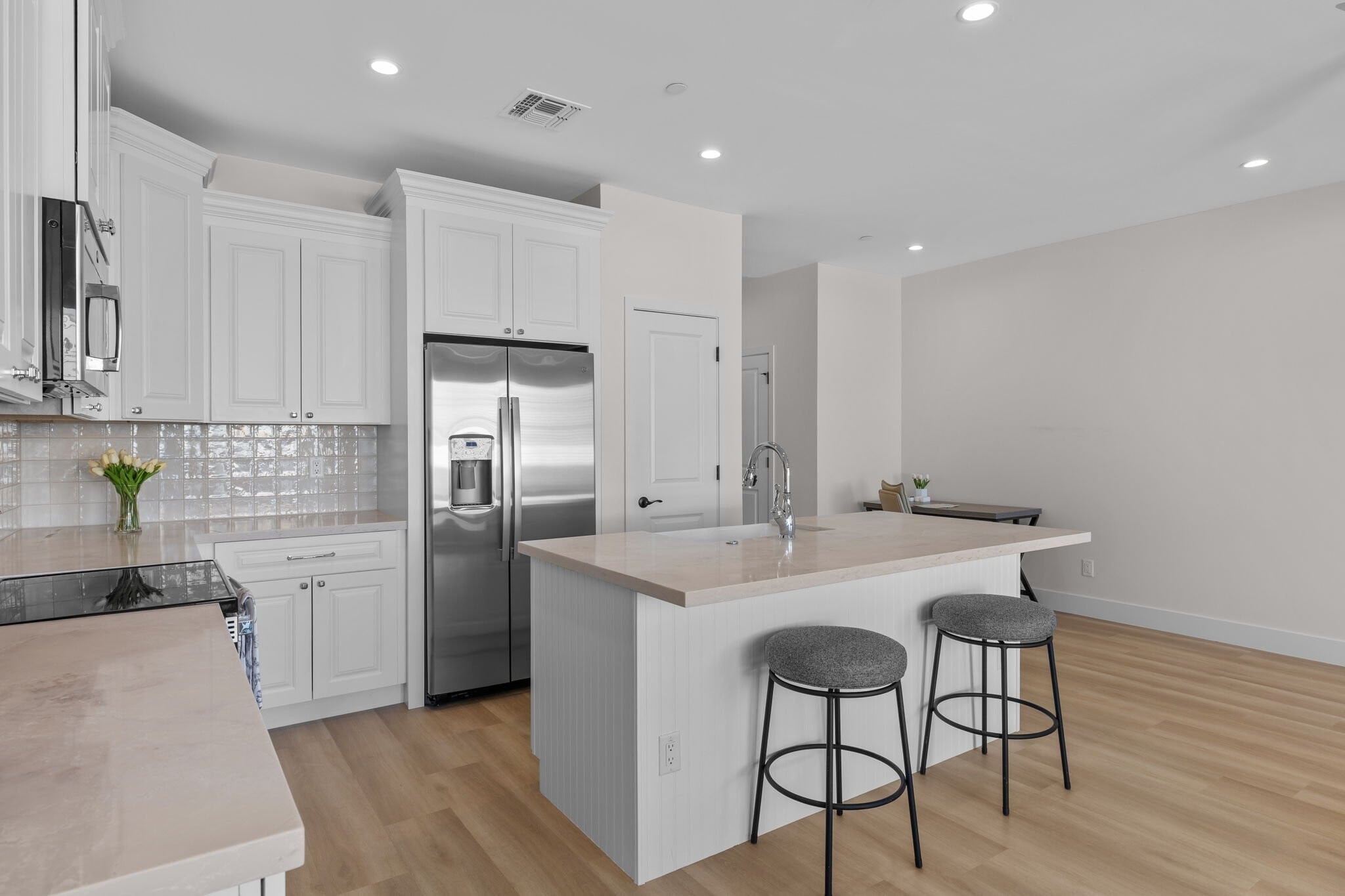 Building Photo - 16714 E Almont Dr