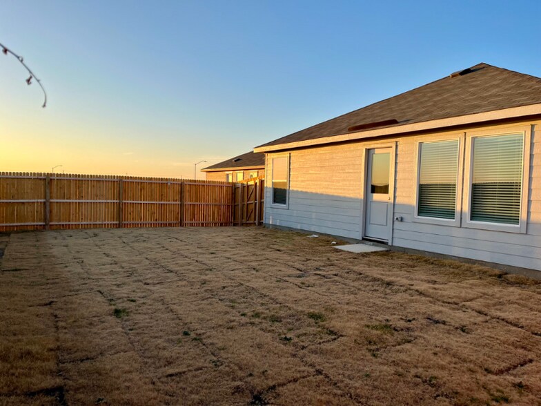 Building Photo - 1369 Blazin Bronco Trl