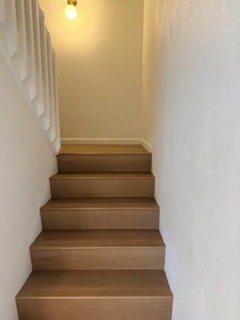 Stairway 2 Primary Bedrooms - 8189 Severn Dr