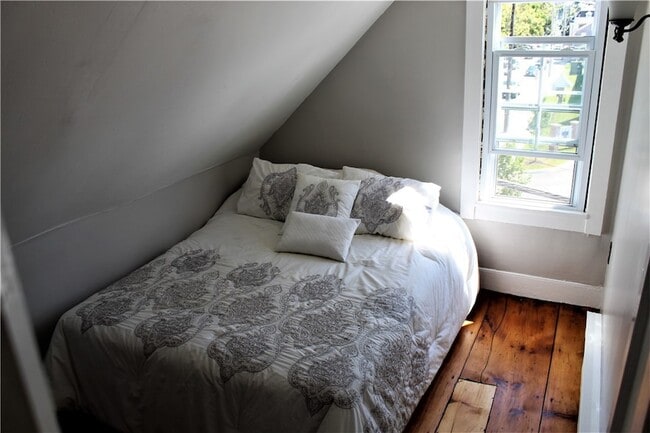 Building Photo - 283 Spring St