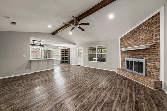 Building Photo - 705 Rosedale Dr
