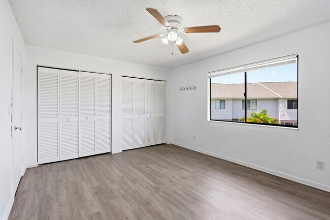 Building Photo - 2305 Seaside Dr