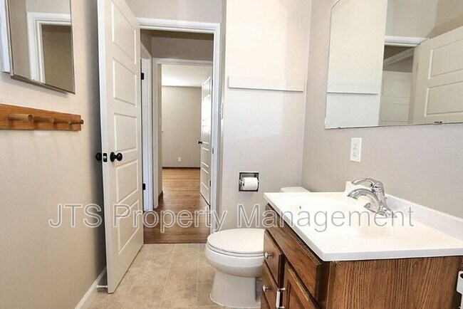 Building Photo - 10624 Chardonay Dr