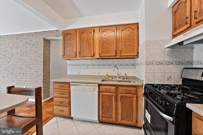Building Photo - 4420 Briarwood Ct N