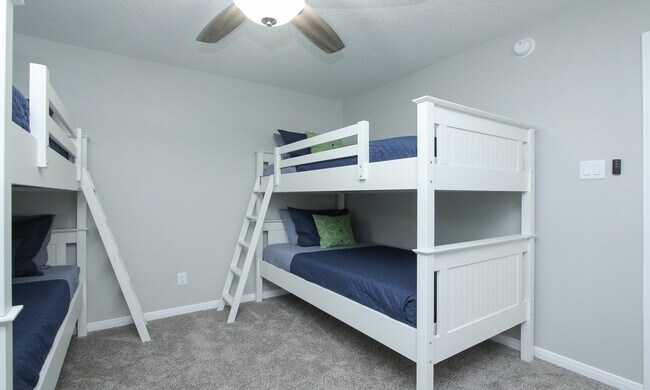 Building Photo - 131 Pine Rd