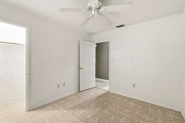 Building Photo - 7585 Skipper Ln