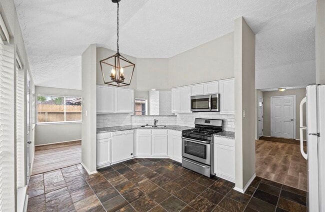 Building Photo - 15711 Roxton Ridge Dr