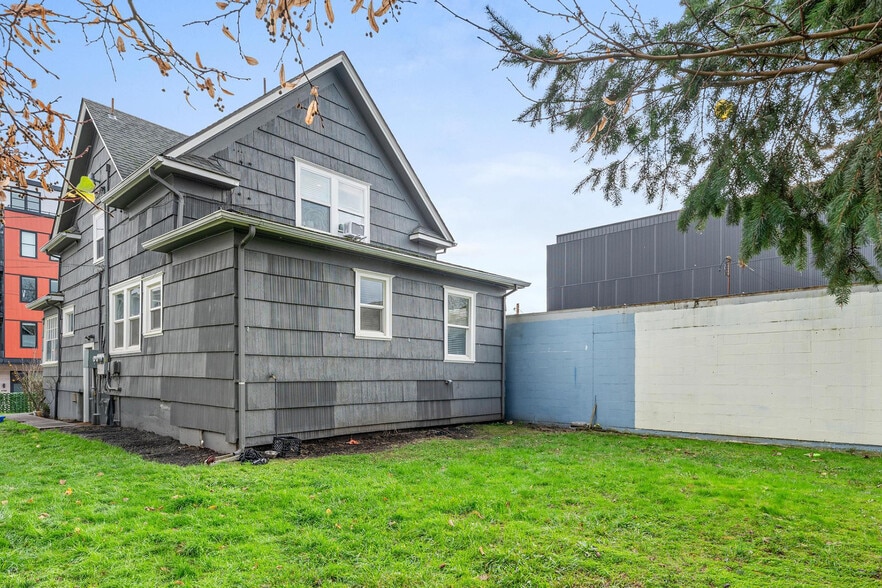 Building Photo - 4743 N Albina Ave