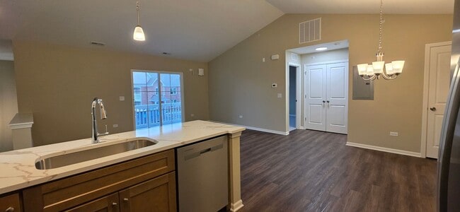 Building Photo - Chestnut - 2Br/2Ba Rental Home - Second Floor