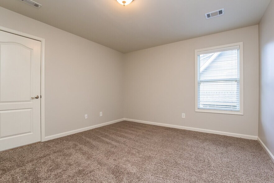 Building Photo - 494 Strawberry Walk
