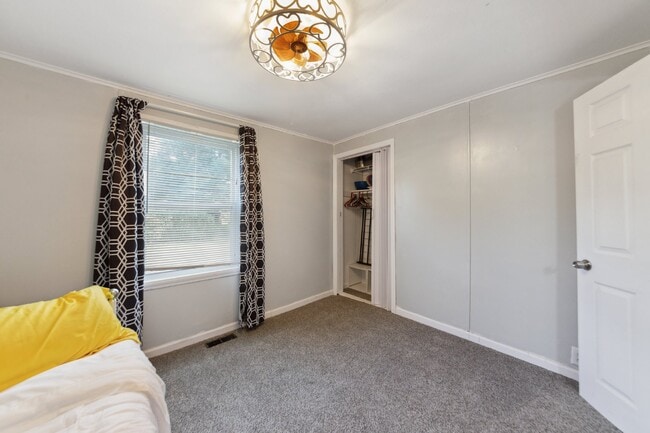 Building Photo - Charming, Fully Finished, 2 Bedroom Home w...