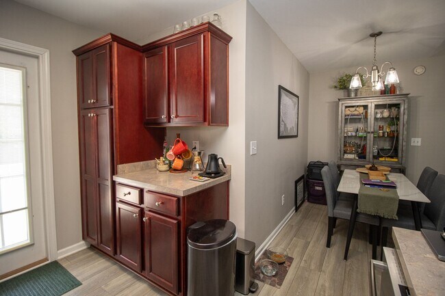 Building Photo - Spacious 3BR in Myers Creek – Fenced Yard, Workshop w/ Electricity & Bright Open Living!