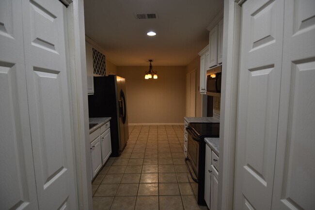 Building Photo - Charming 3-Bedroom Home in Cordova-Comfort & Convenience Await!