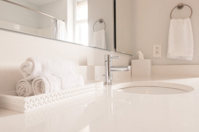 Building Photo - 130 Home St