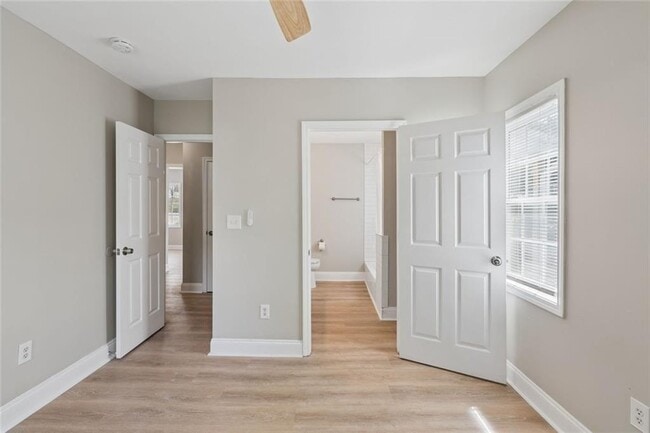 Building Photo - 1431 Lorenzo Dr SW