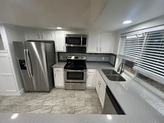 Building Photo - 2905 Spring Brook Dr