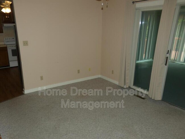 Building Photo - 10451 Edgehill Ln