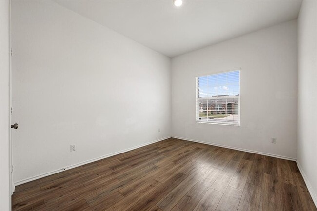 Building Photo - 148 Perfect World Lp