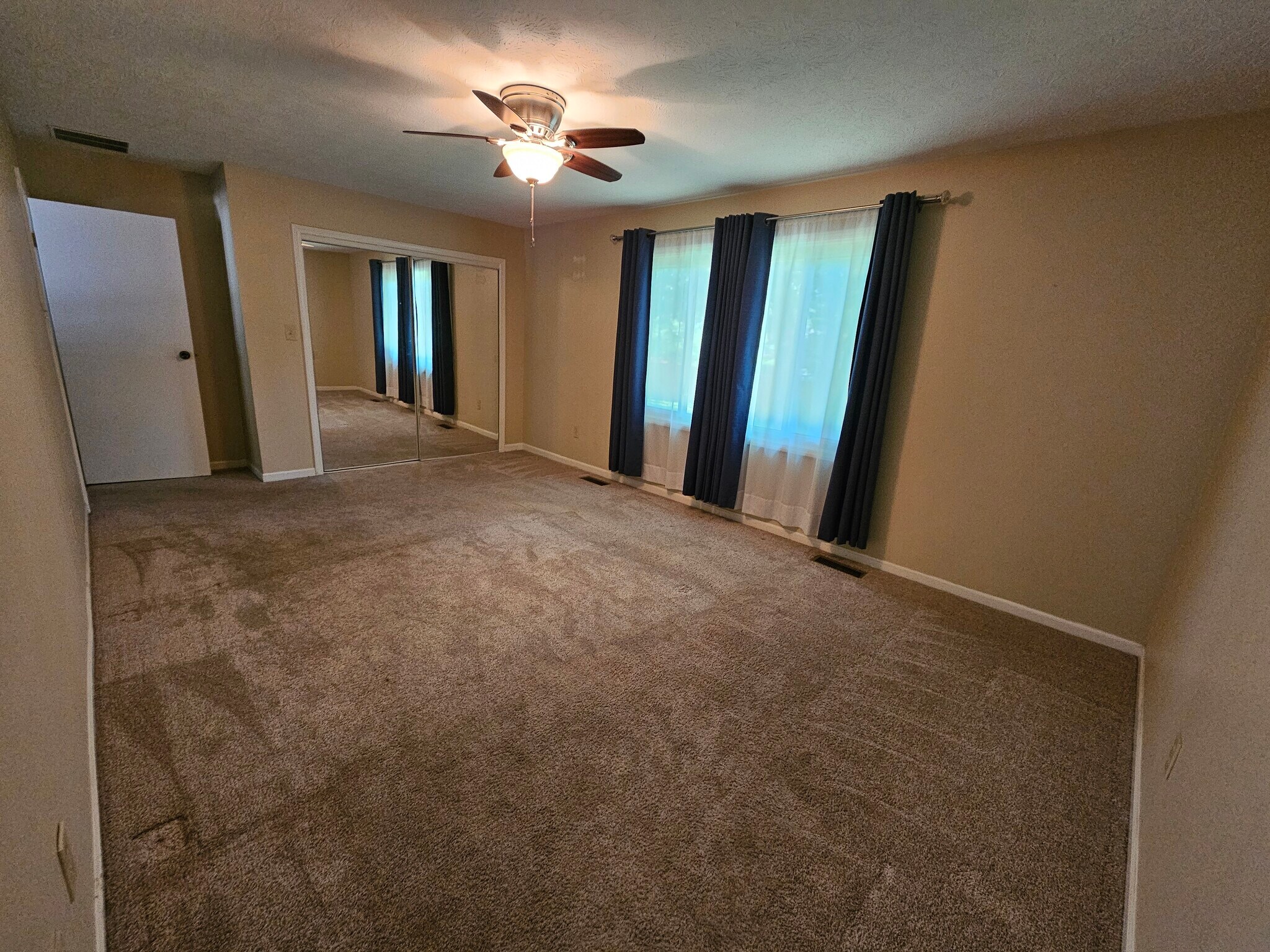 Large Mirror Closet - 569 Meadow Dr