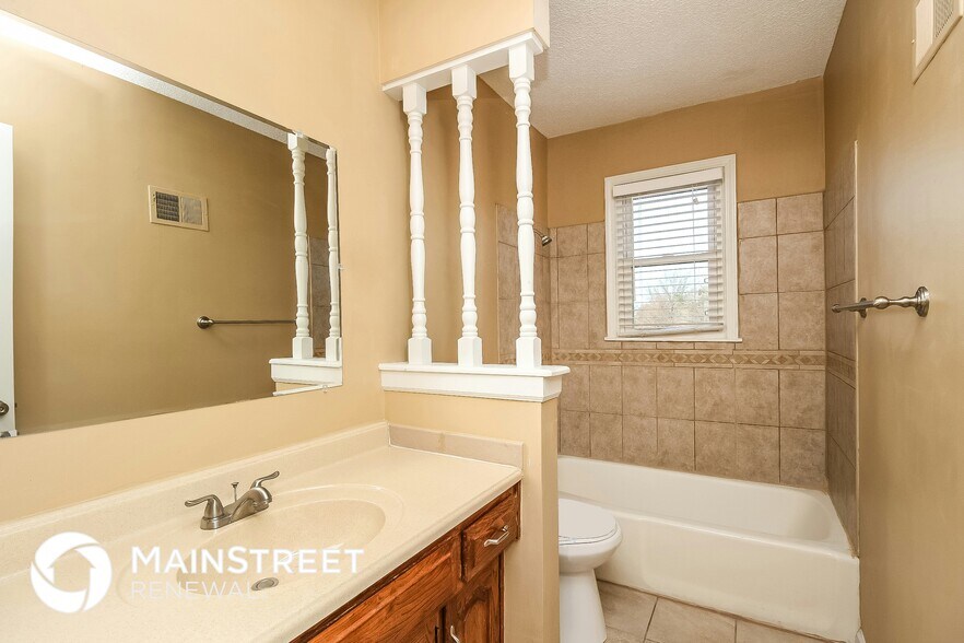 Building Photo - 14412 Wilshire Cir