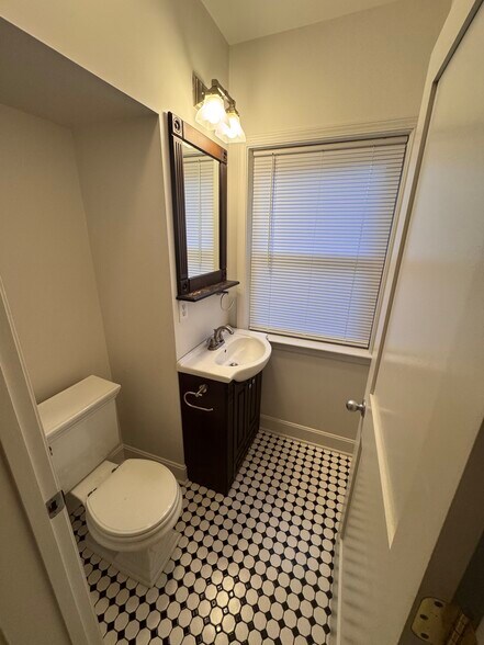 Building Photo - 330 Park Ave