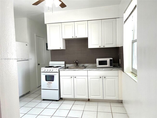 Building Photo - 1931 Jefferson St