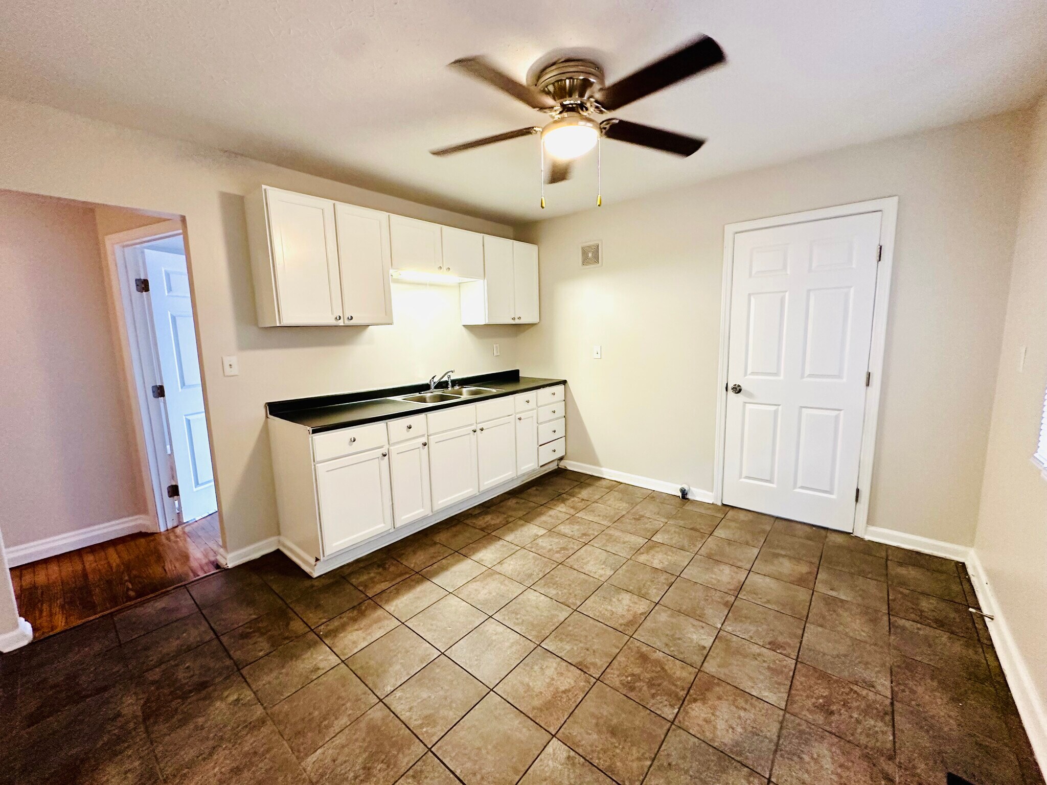 Building Photo - 1147 Lincoln Ave