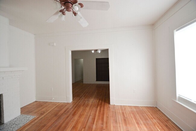 Building Photo - 1114 W Russell Pl