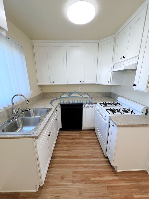 Building Photo - 4567 W 159th St