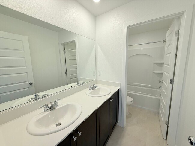 Building Photo - 10370 Bayson Wy